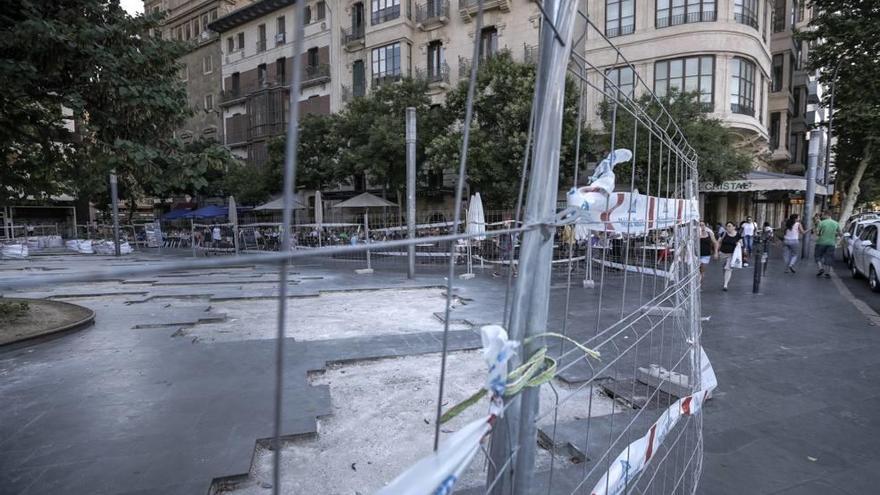 Media plaza de España está vallada
