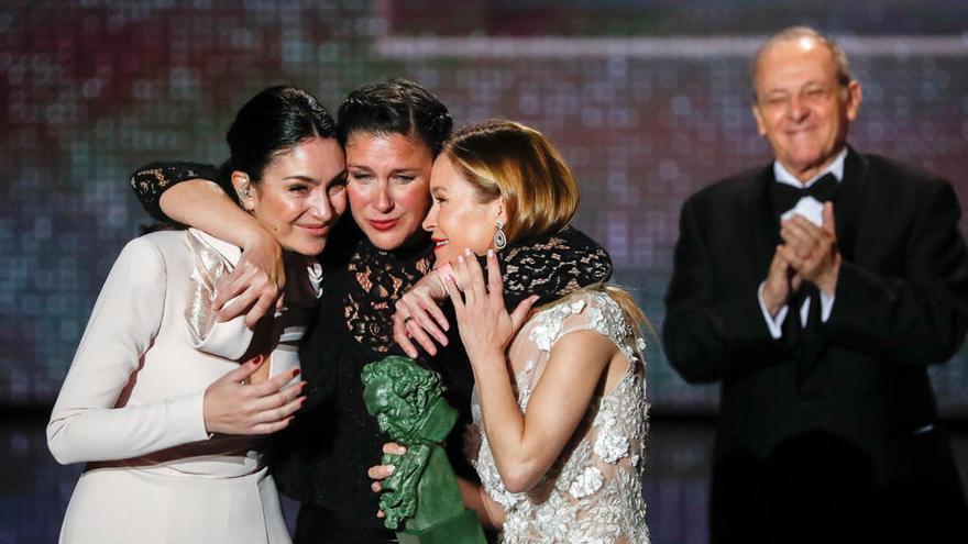 Celia Flores, Tamara y María Esteve, hijas de Pepa Flores.