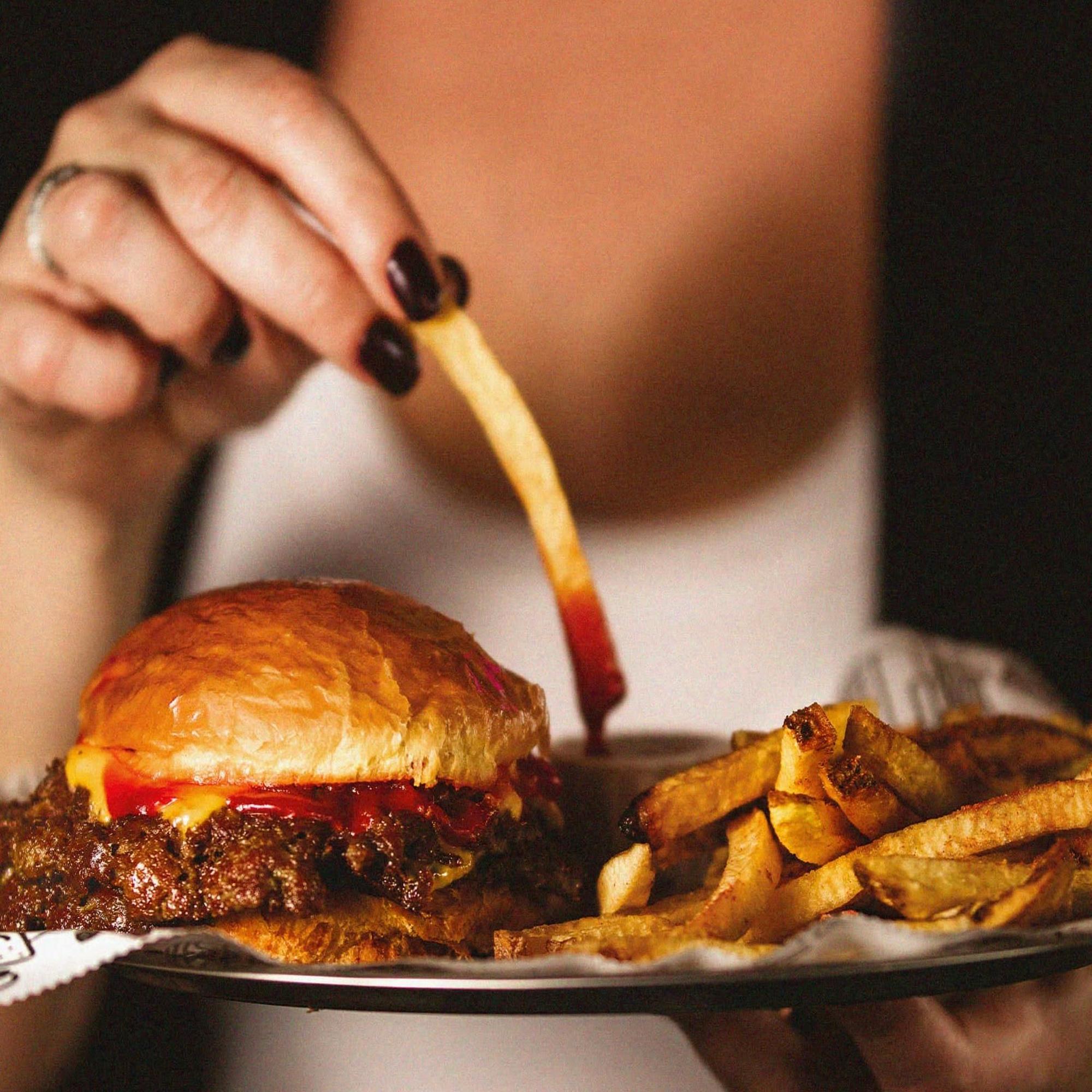 sus burgers con pan brioche artesano y la carne 100% vacuno.