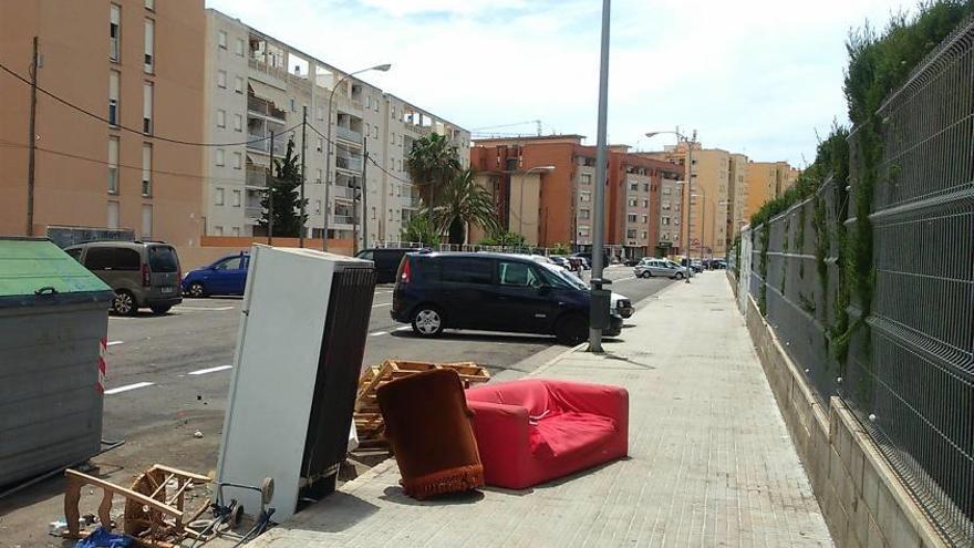 Los electrodomésticos siguen en la vía pública