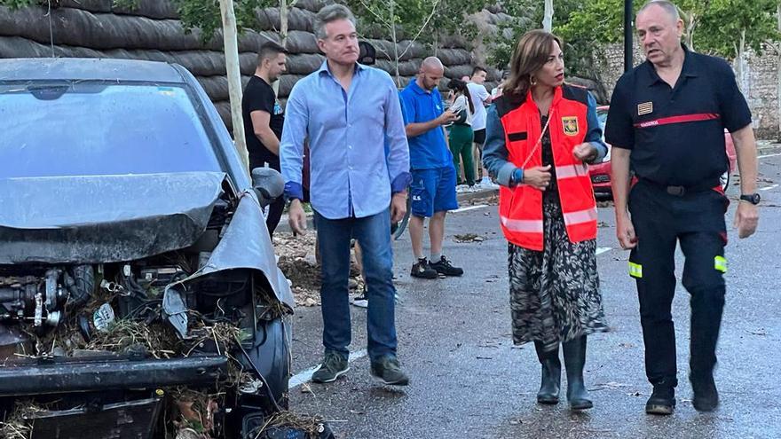 Natalia Chueca y Víctor Serrano, en la zona más afectada de la Z-30.