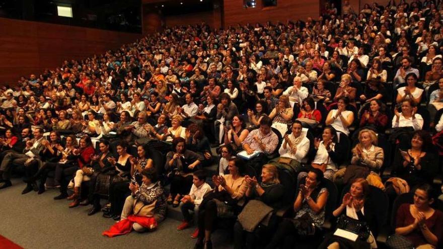 El público abarrotó el Auditorio del Centro Social Afundación, en Vigo. // José Lores