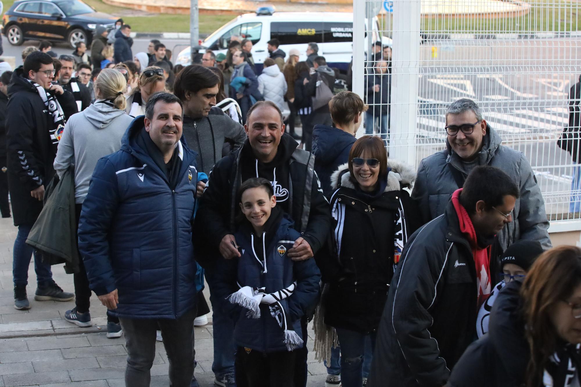 Galería | Así ha recibido la afición al Castellón antes de medirse al Eldense