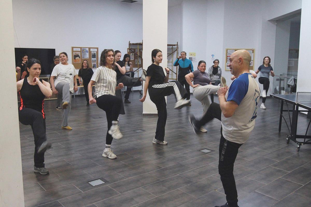 Parte de las participantes de la clase de autodefensa de Barbadás