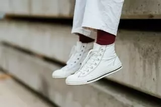 El truco definitivo para limpiar tus zapatillas blancas y que queden como nuevas