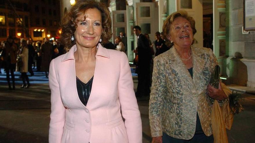 Paloma Rocasolano y Menchu Álvarez del Valle.