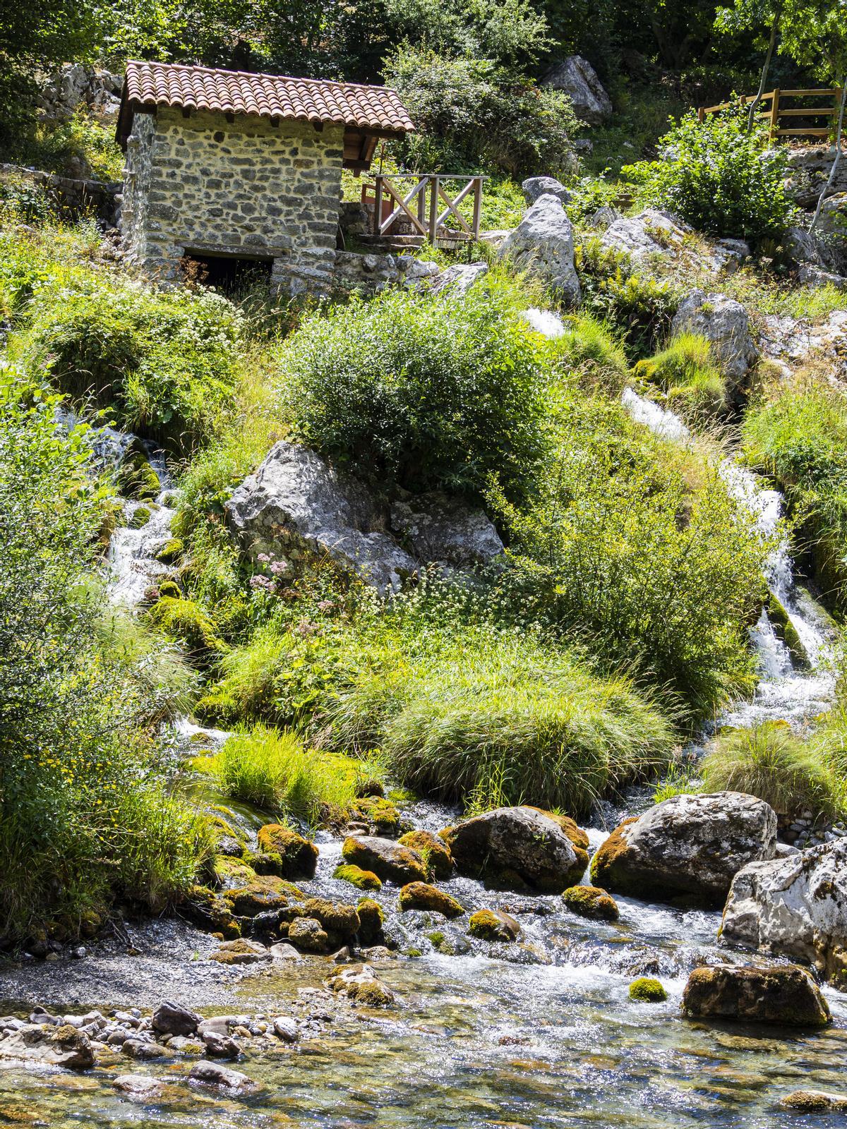El río Cares a su paso por Caín de Valdeón, el pueblo final de la ruta