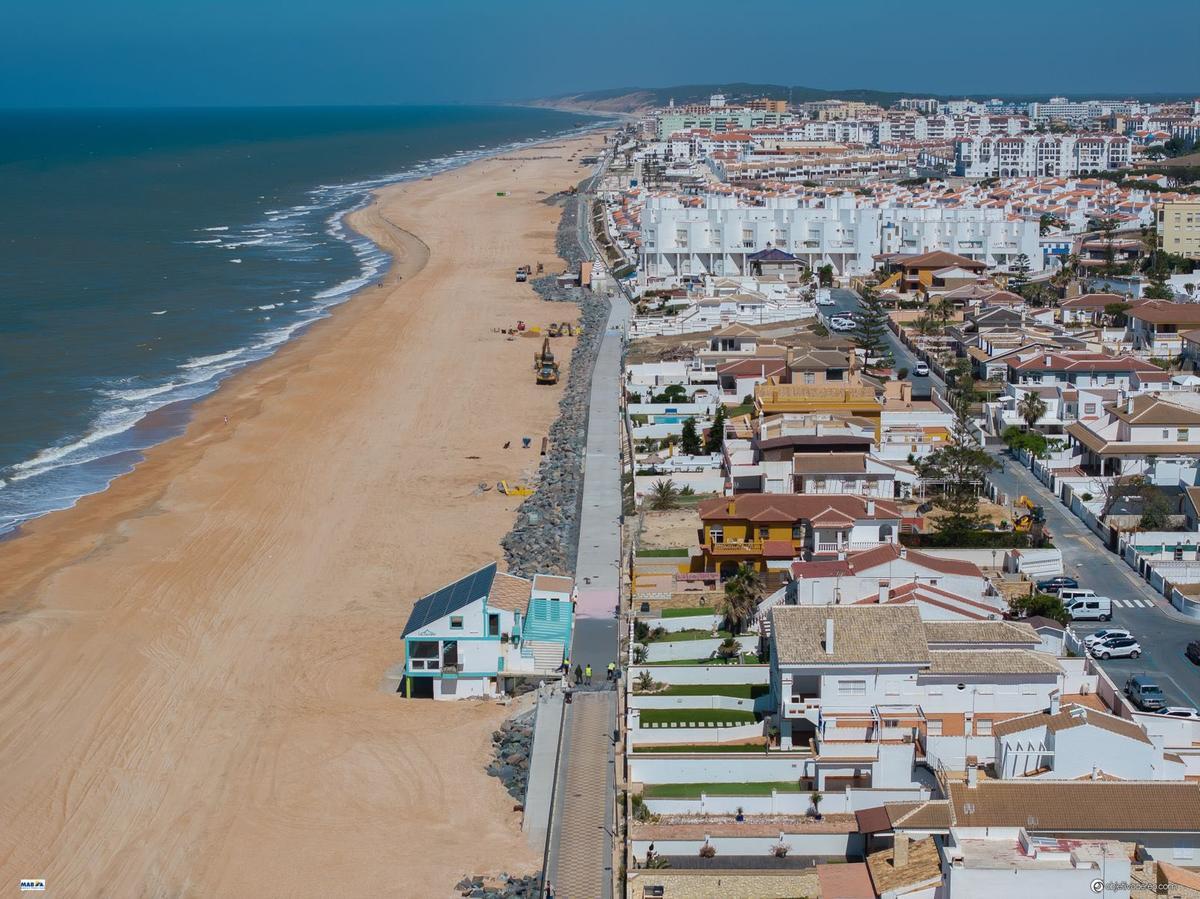 Estado actual del paseo marítimo de Matalascañas.