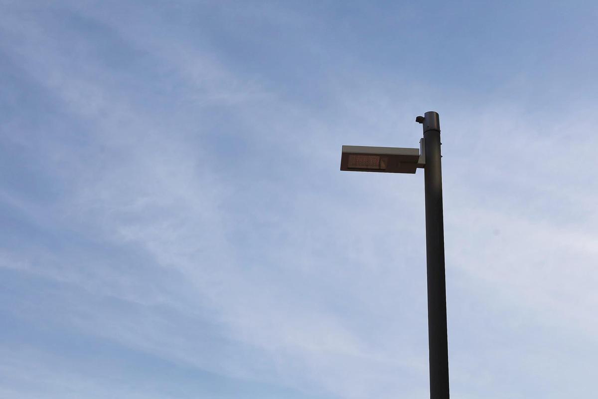 Parte del alumbrado instalado en la Plaza de la Paloma