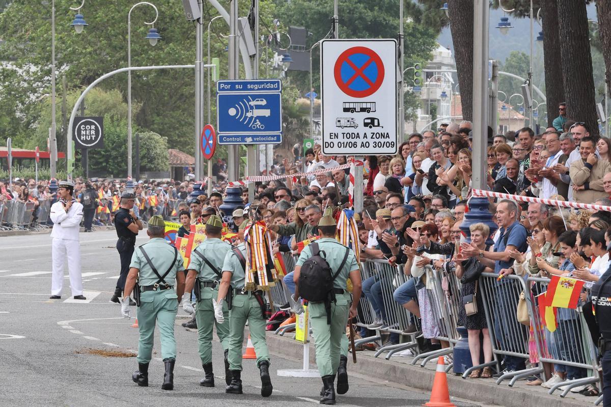 Vigo se rinde al desfile de la Fuerzas Armadas Vigo se rinde al desfile de la Fuerzas Armadas