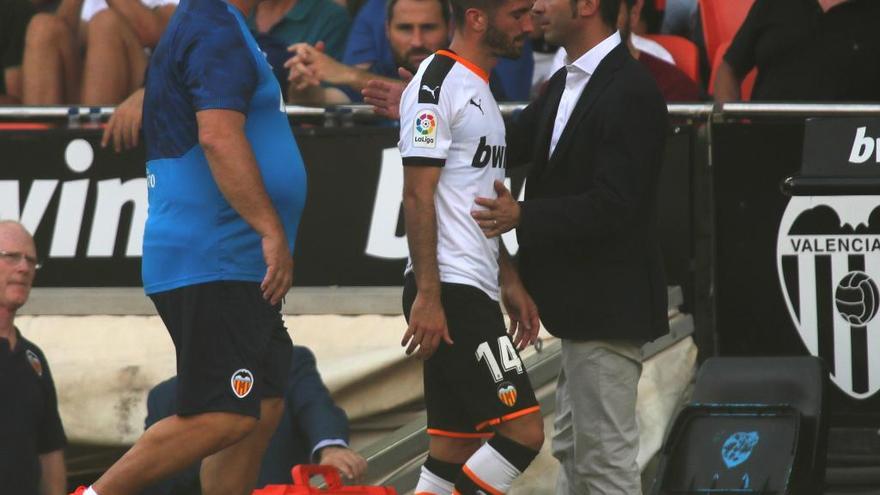 Gayá se retira lesionado ante el Leganés, el pasado día 21.