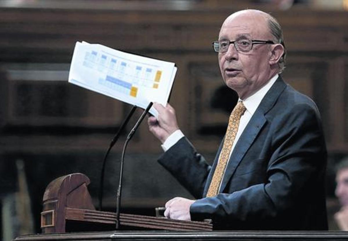 El ministro de Hacienda, Cristóbal Montoro, en un pleno del Congreso de los Diputados, en julio pasado