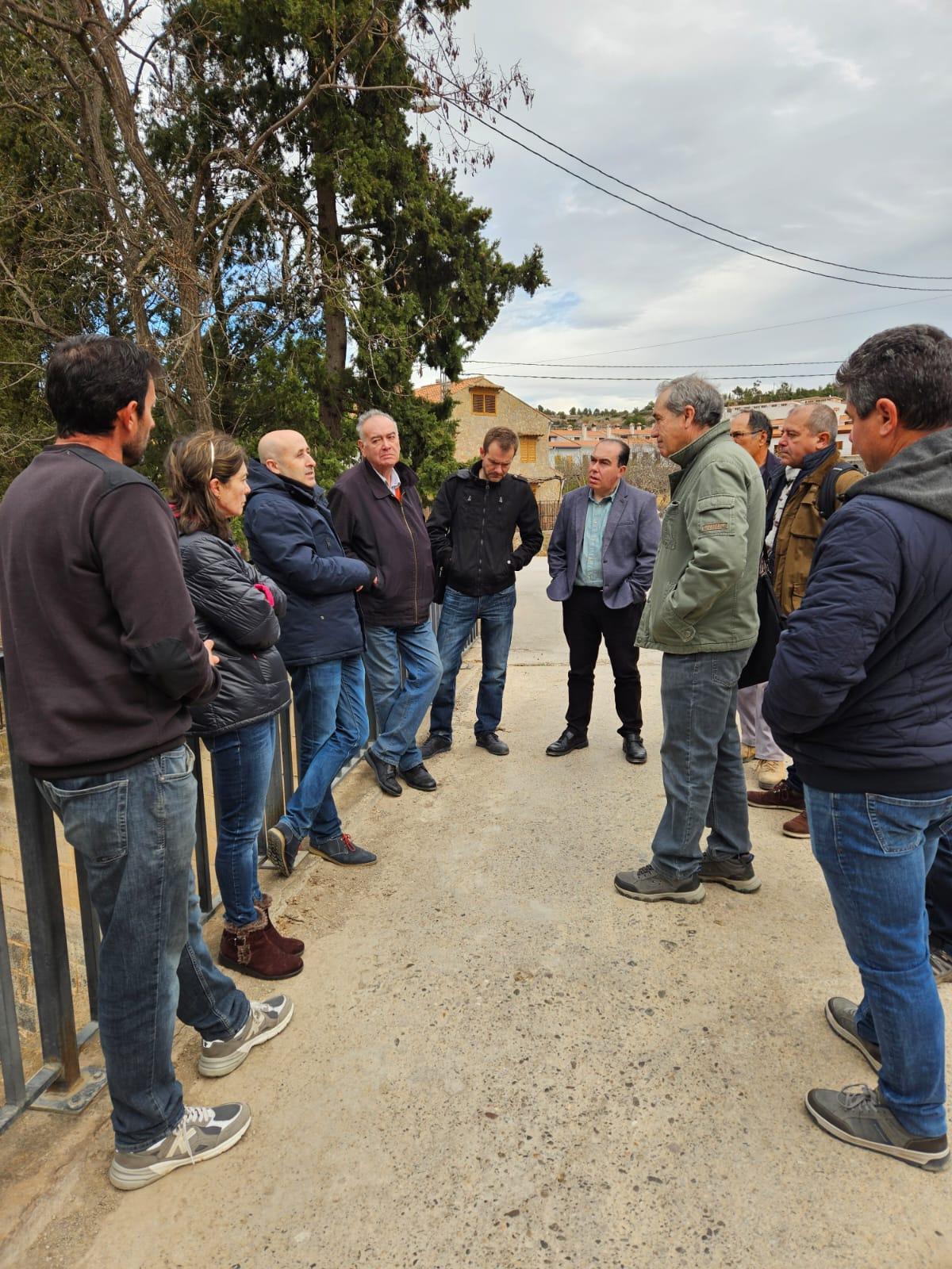 Los regantes de la zona del Palancia, con técnicos de la CHJ y del Instituto Minero.