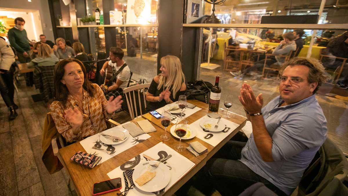 Cena con espectáculo en un restaurante de Barcelona