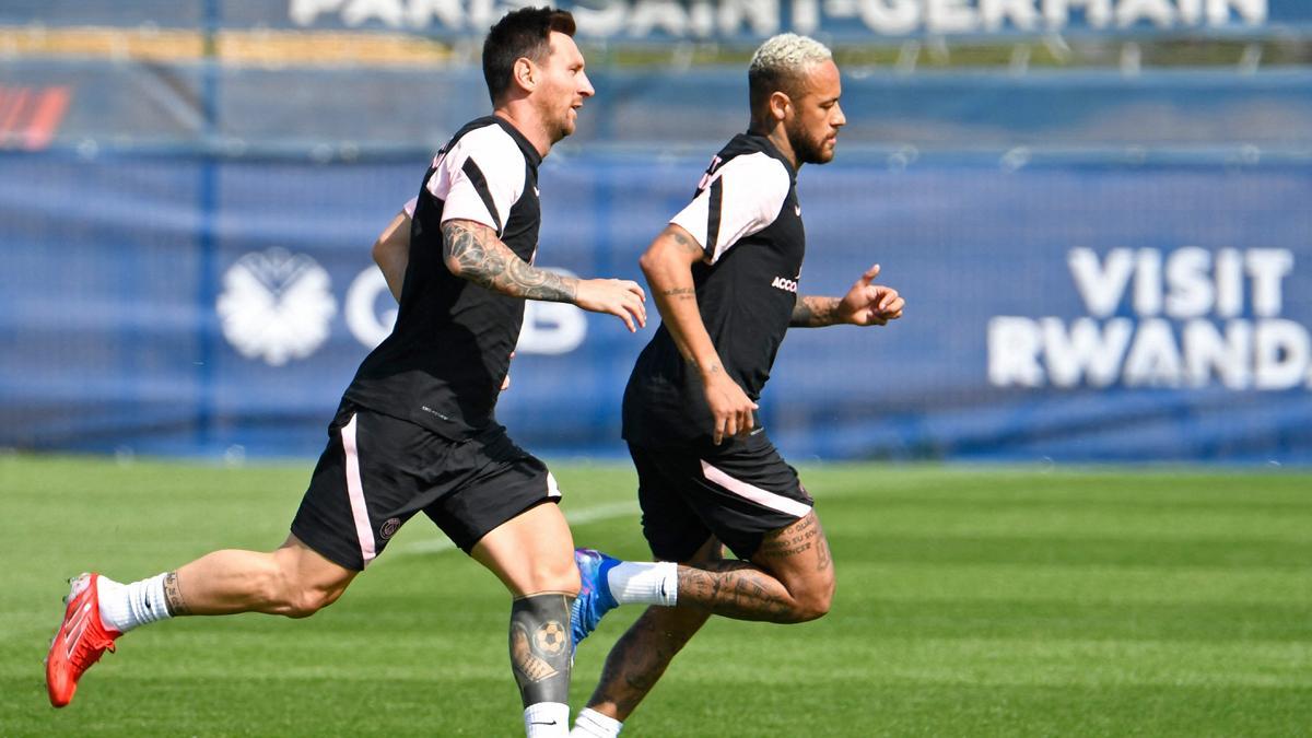 Rialles i complicitat en el primer entrenament obert de Messi al PSG