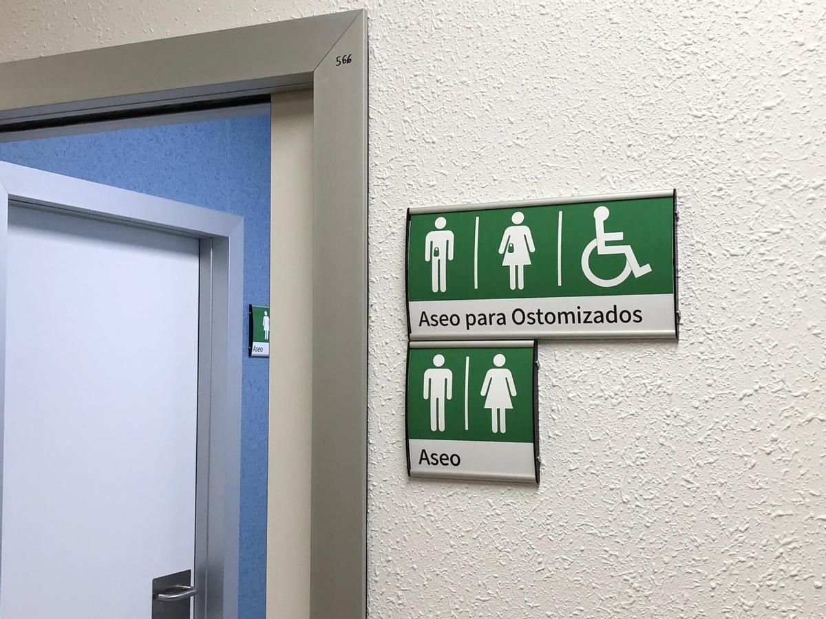 Nuevo baño adaptado para personas ostomizadas en le Hospital Clínico