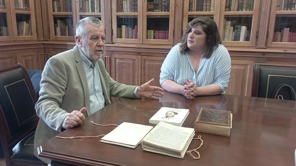 José María Ruiz Povedano y Lucía Reigal, con el libro sobre Luis Cambronero y sus memorias originales, esta semana en la Biblioteca de la Económica.
