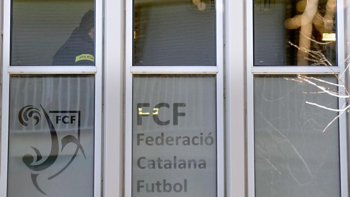 Los Mossos registran la sede de la Federación Catalana de Fútbol