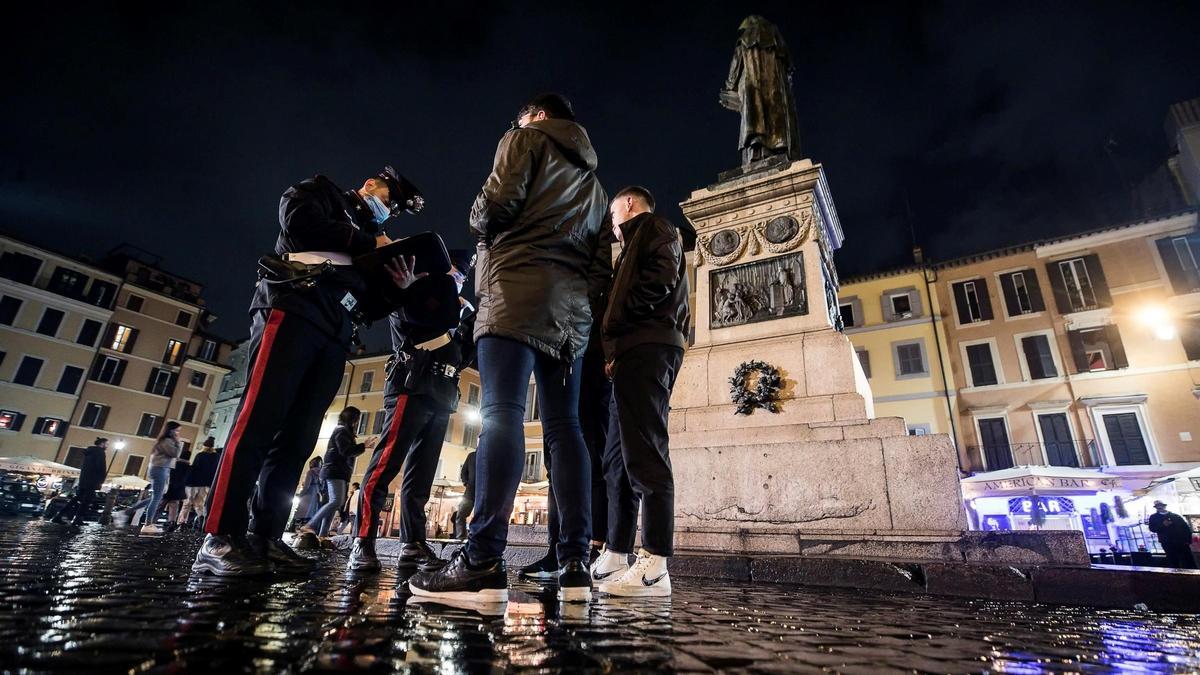 Ambiente nocturno en Roma.