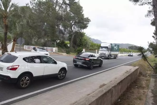 Infraestructuras retrasa a septiembre el inicio de la rotonda de la CV 50 que eliminará el cruce peligroso de la Barraca