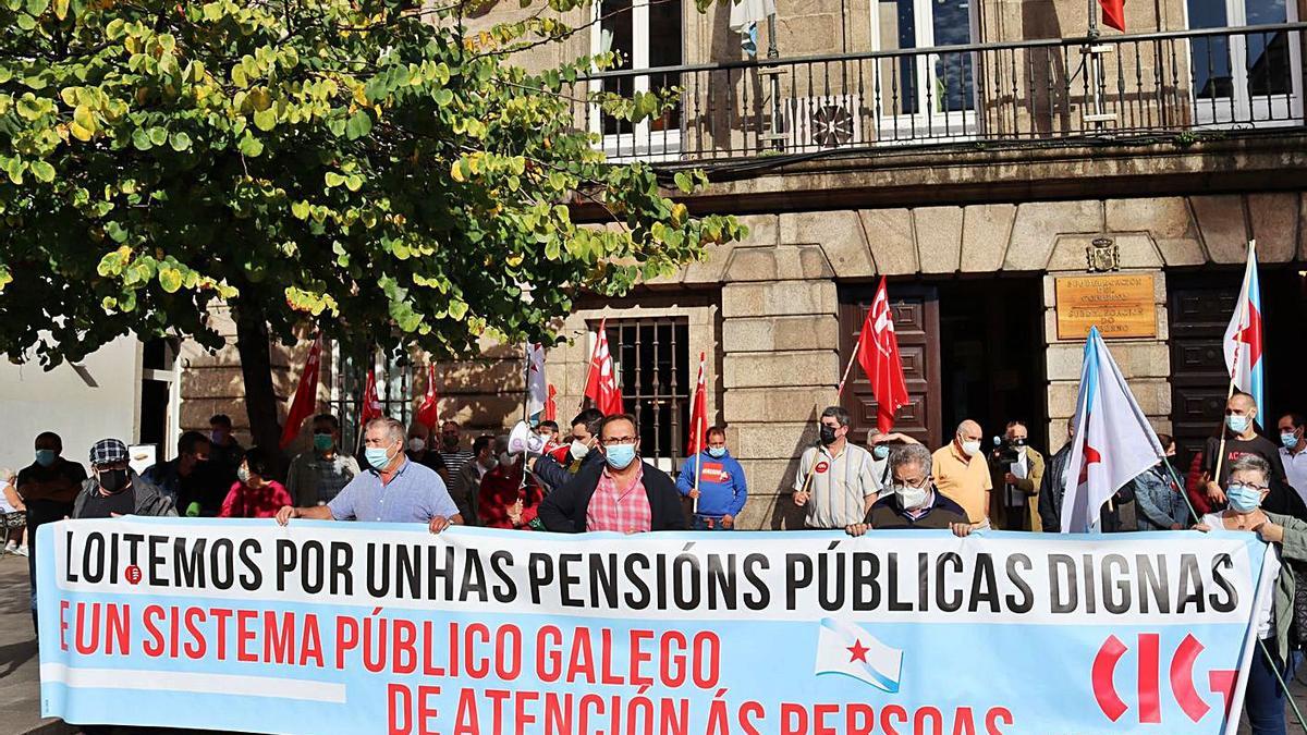 Concentración de la CIG para reclamar pensiones públicas dignas, esta semana en A Coruña. |   // L.O.