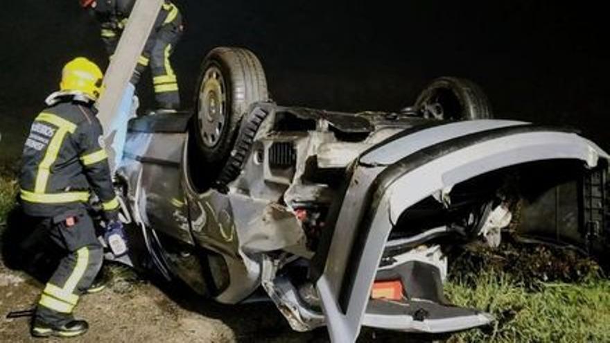 Un hombre muere en Verín tras chocar con su coche contra un poste