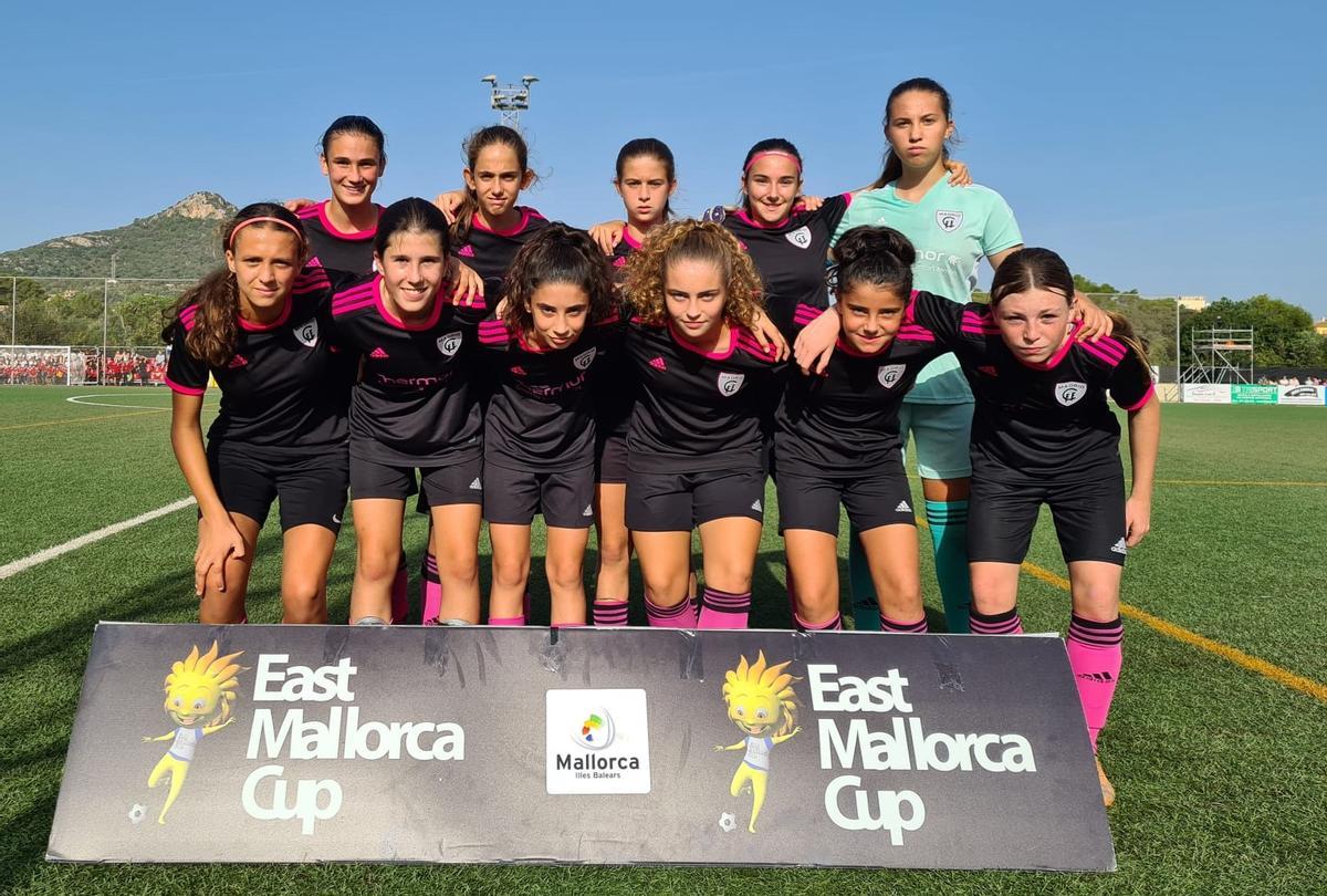 Formación titular del Madrid CFF que se proclamó campeón en categoría Sub-14.