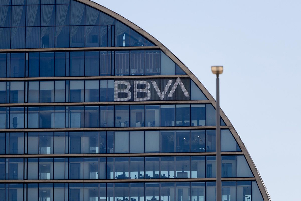 El BBVA contraataca: promet una remuneració rècord als seus accionistes i obre la porta a desistir de l’opa al Sabadell El BBVA contraataca: promet una remuneració rècord als seus accionistes i obre la porta a desistir de l’opa al Sabadell