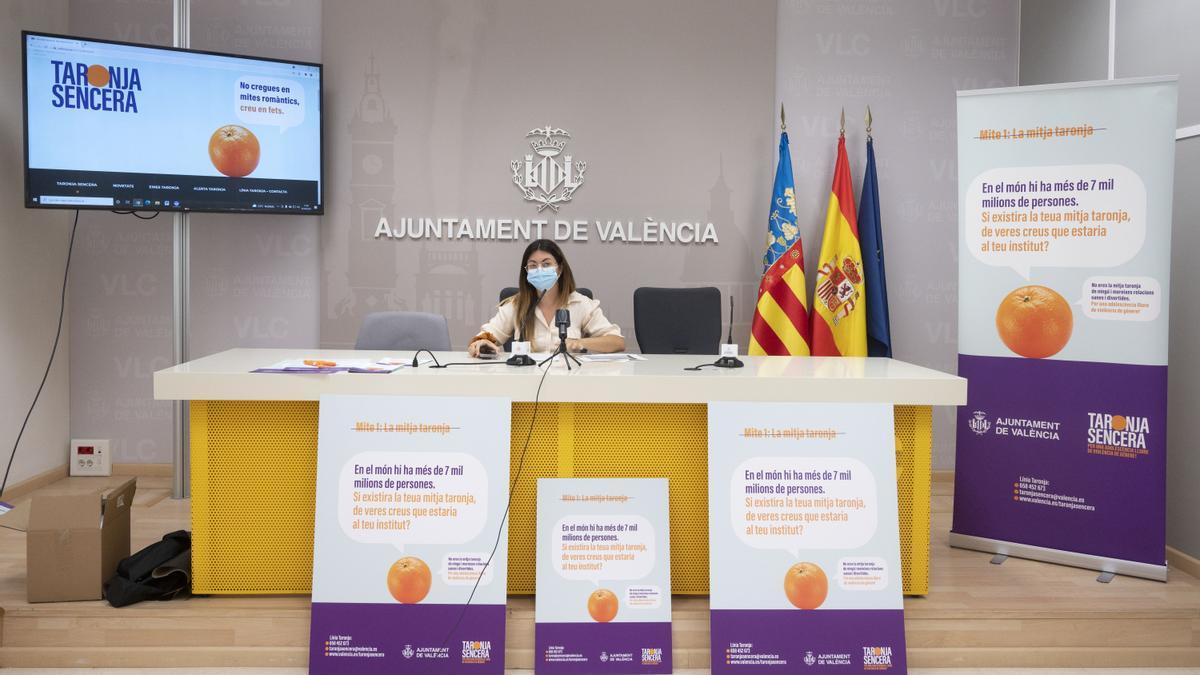 La concejala Lucía Beamud ha presentado el nuevo servicio municipal contra la violencia machista.