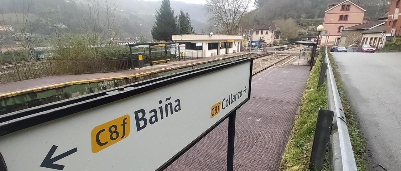 La estación de Ablaña, con el indicador de línea en primer térmico.