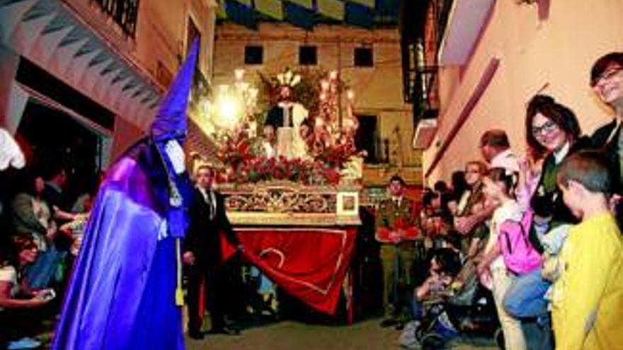 Tradición y fe se dan la mano en la salida de la Oración en el Huerto