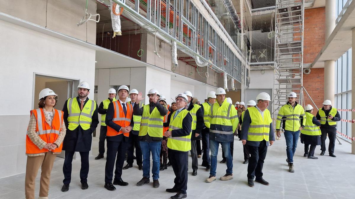 Bancalero, durante su visita a las obras del nuevo hospital de Teruel.