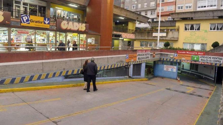 Rampa de acceso al aparcamiento subterráneo de la plaza de Monte Alto.