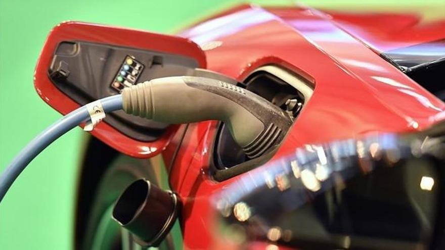 Las ventas de coches eléctricos e híbridos caen un 39,1%