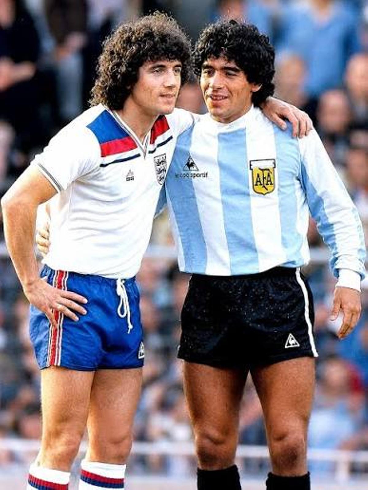 Keegan y Maradona, durante un amistoso entre Argentina e Inglaterra.