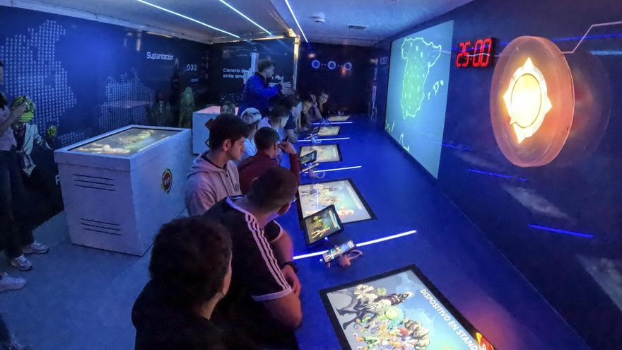 Darias visita el ‘roadshow’ sobre ciberseguridad