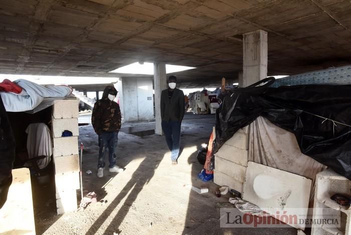 Tensión en San Pío X durante el desalojo de okupas en un edificio abandonado