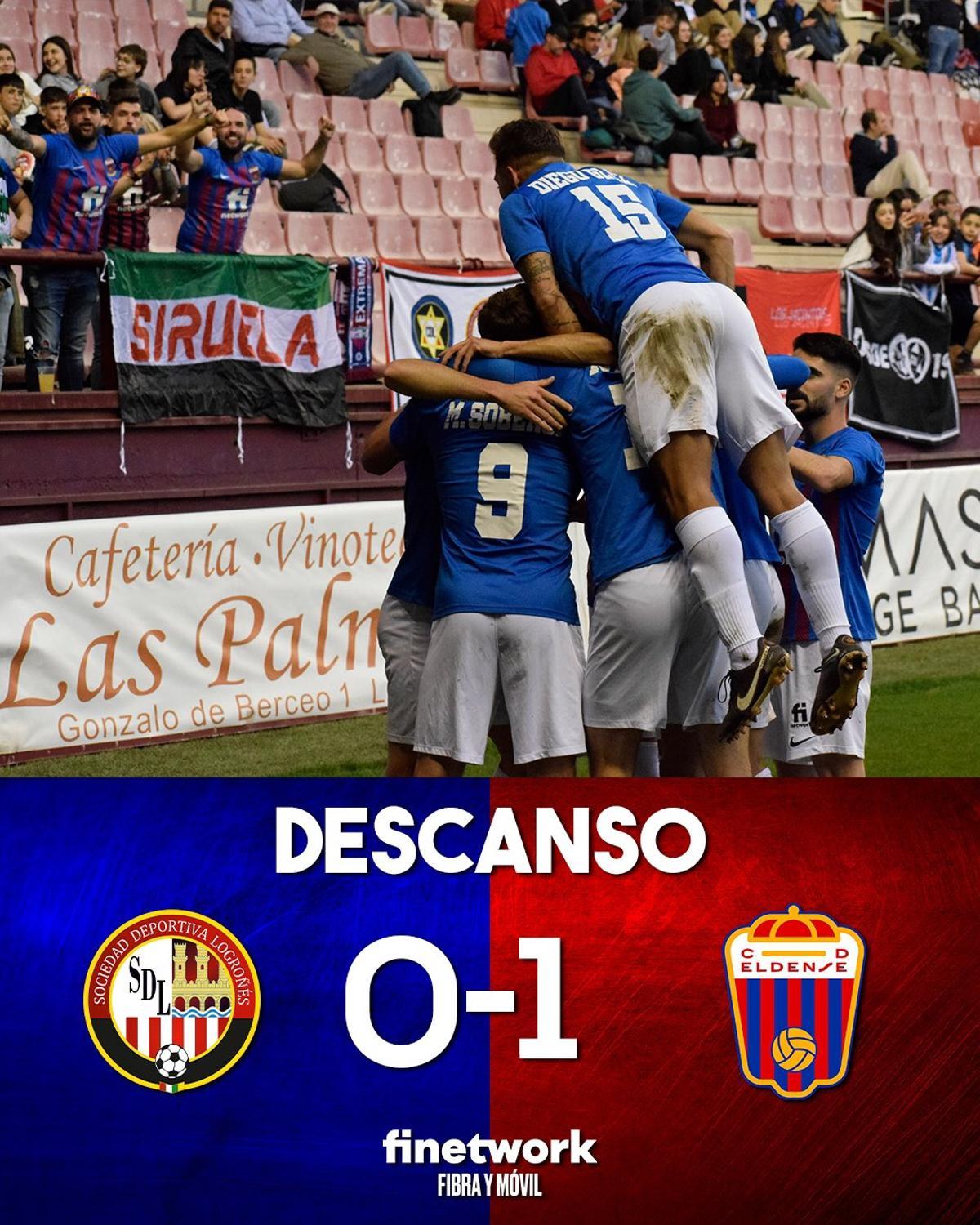 Los jugadores del Eldense celebran el gol de Soberón.