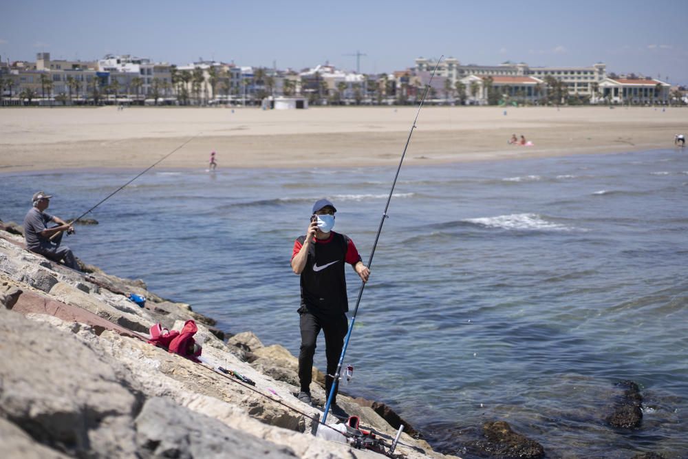 Playas y terrazas llenas en València en los primeros días de la fase 1