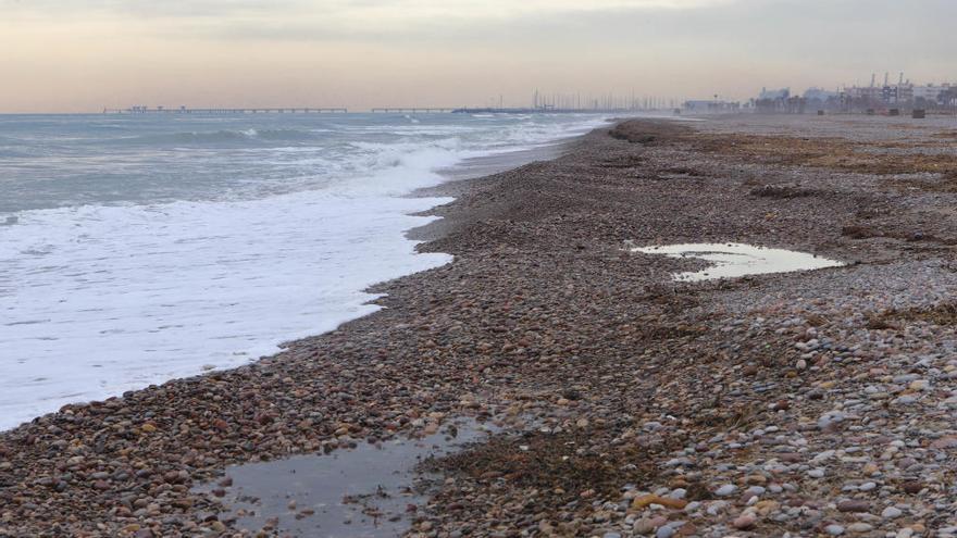 Playa de Almardà tras el paso del temporal.