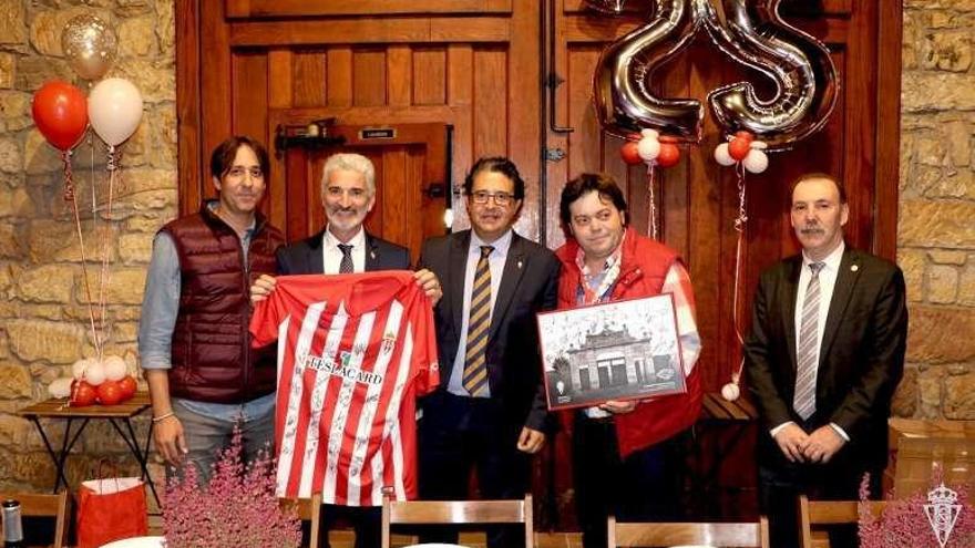 La peña sportinguista Baruyu celebra sus bodas de plata