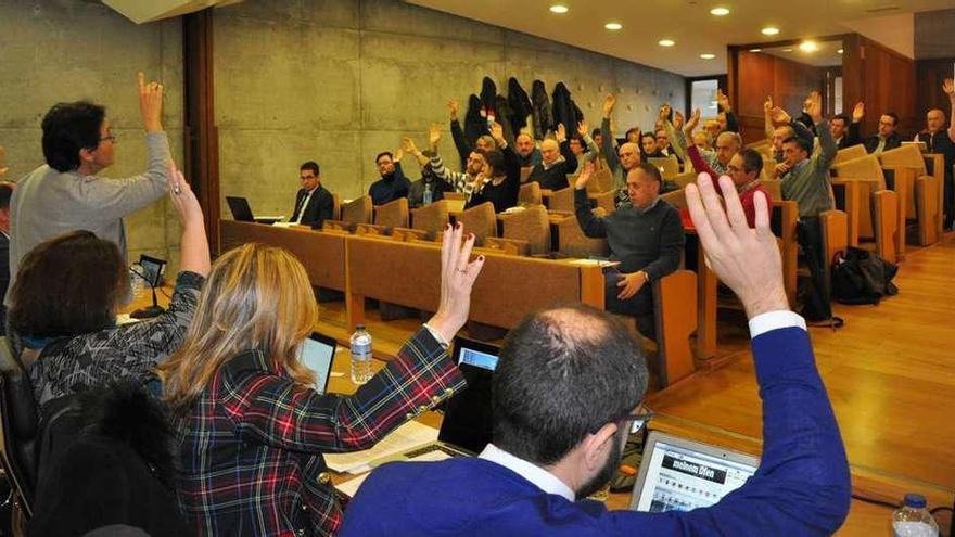 Sesión del Consello de Goberno de la Universidad de 2016 en la que se aprobó el último proceso. // Duvi