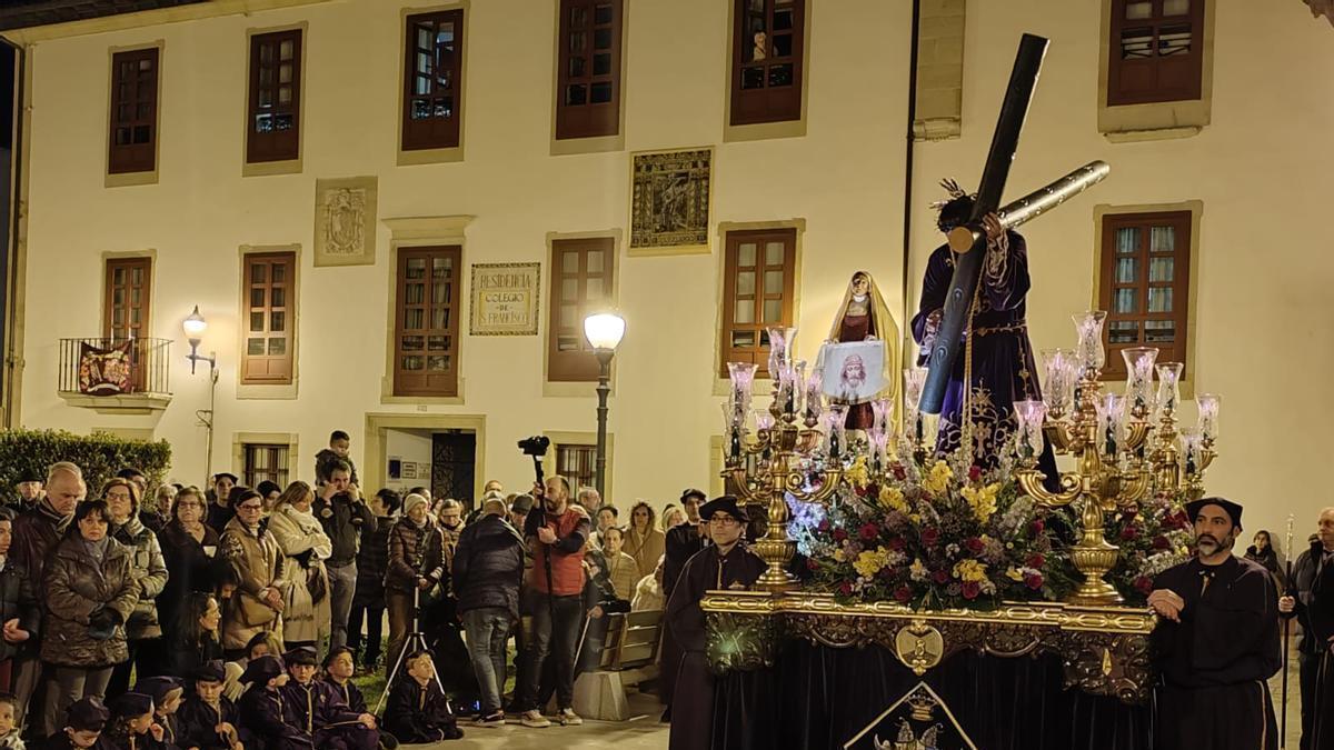 Semana Santa en Villaviciosa |La Cofradía de Jesús de Nazareno ...
