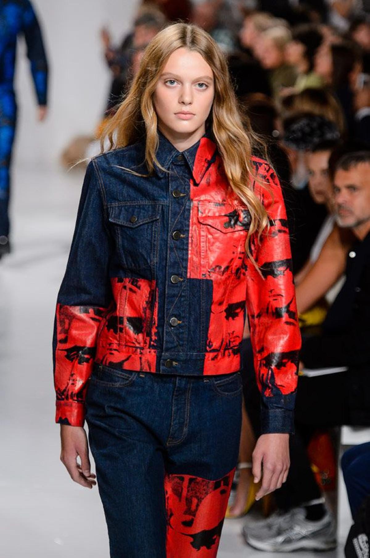 Tendencias denim para la primavera: chaqueta vaquera combinada de Calvin Klein
