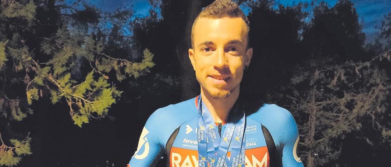 El navarclí Aleix Sellarés obté tres títols europeus de duatló i triatló en sis dies