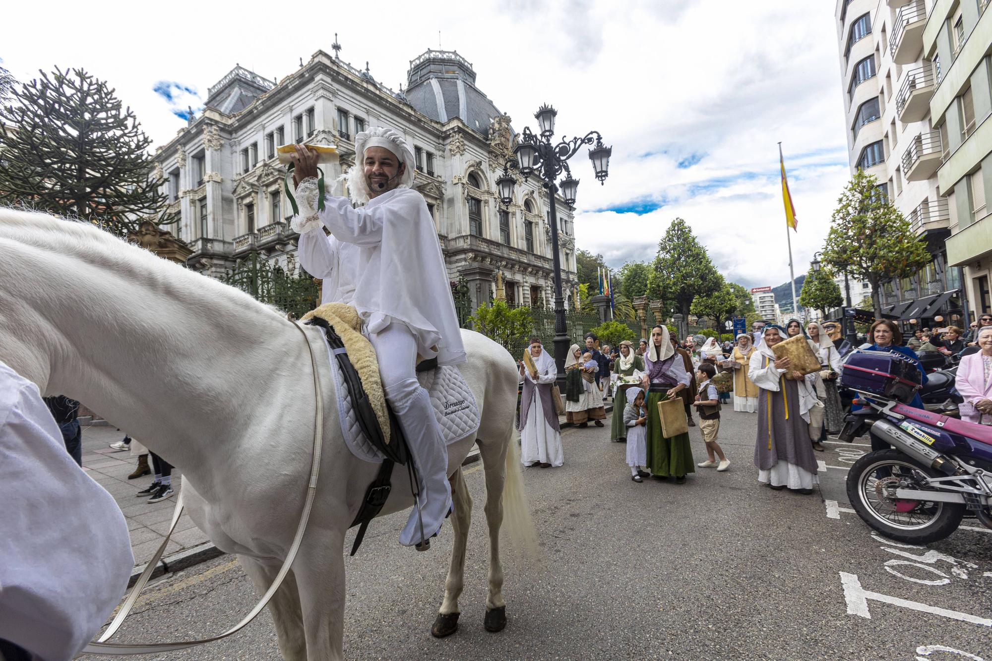 En imágenes | Cabalgata del Heraldo por las calles de Oviedo