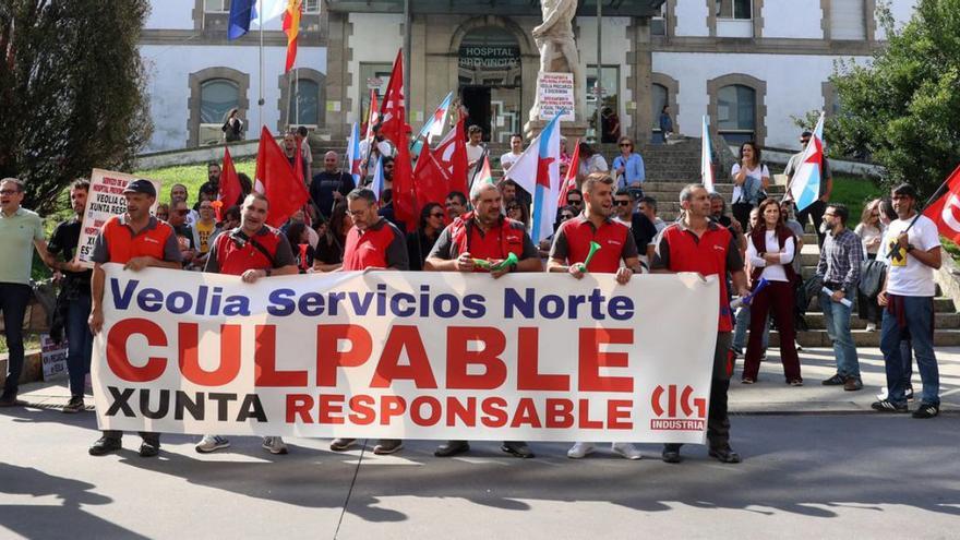 Protesta ante el Hospital Provincial. | |