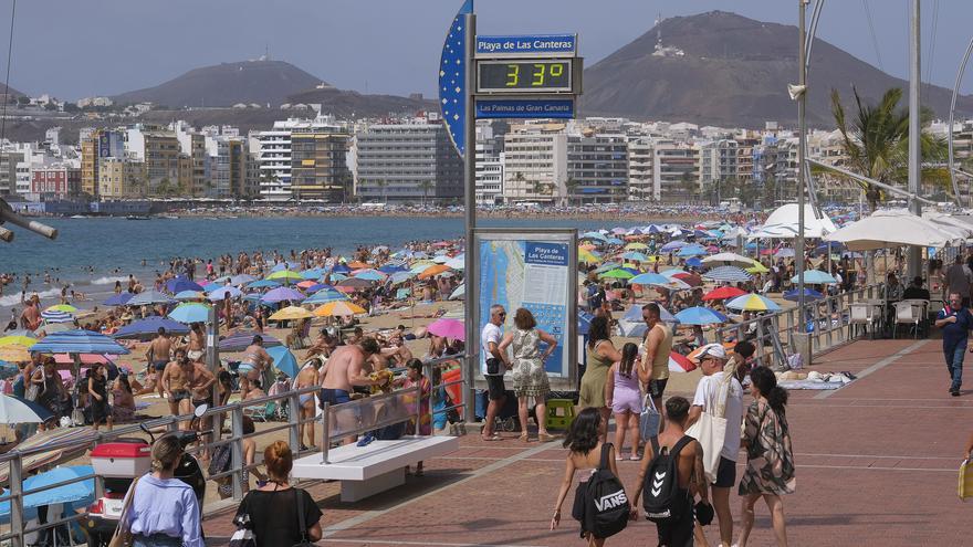 Canarias despierta sofocada este domingo con casi 38 grados a las siete de la mañana
