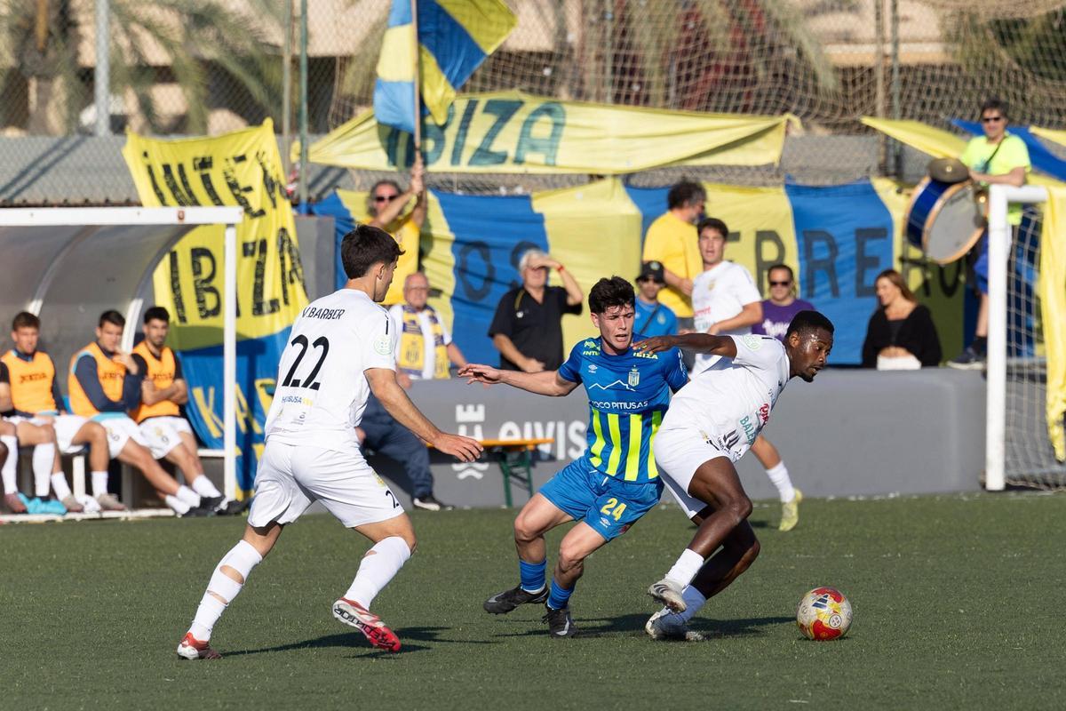 Imagen del duelo entre el Inter Ibiza y la Peña Deportiva