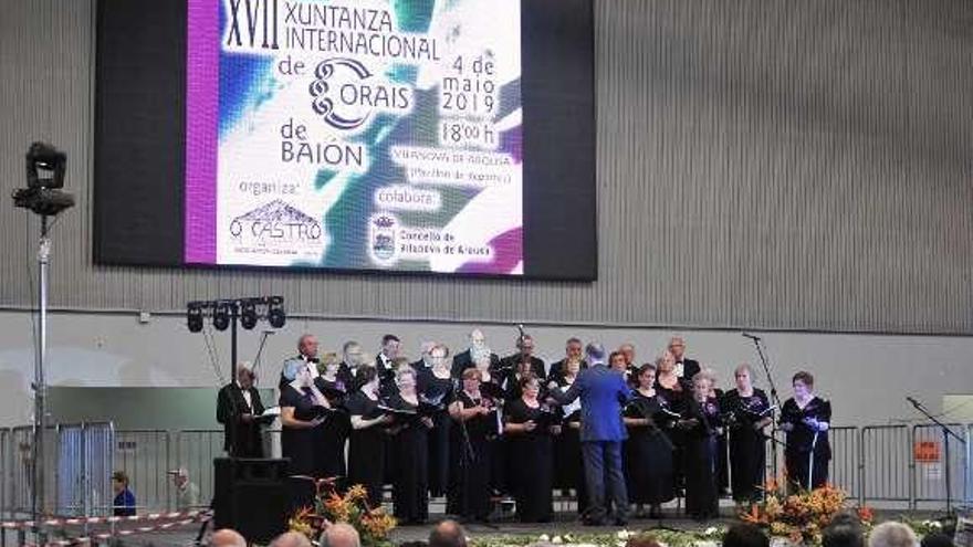 Siete corales participaron en el Encontro de ayer en Vilanova. // I. A.